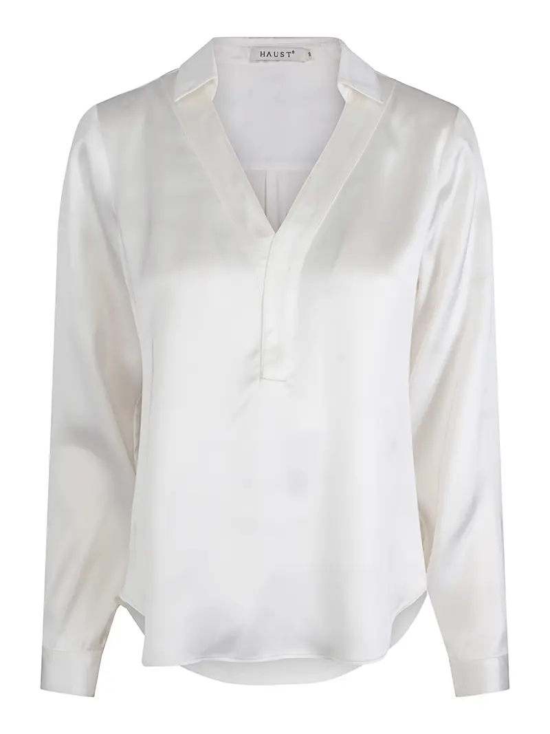 55-830 Satin V-neck blouse Krem