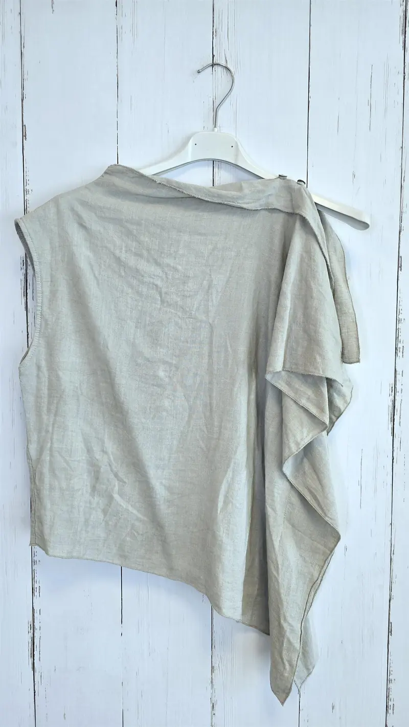 Alva asymmetrisk linbluse