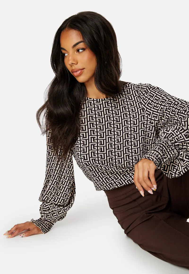 Bana L/S Smock Sleeve Top
