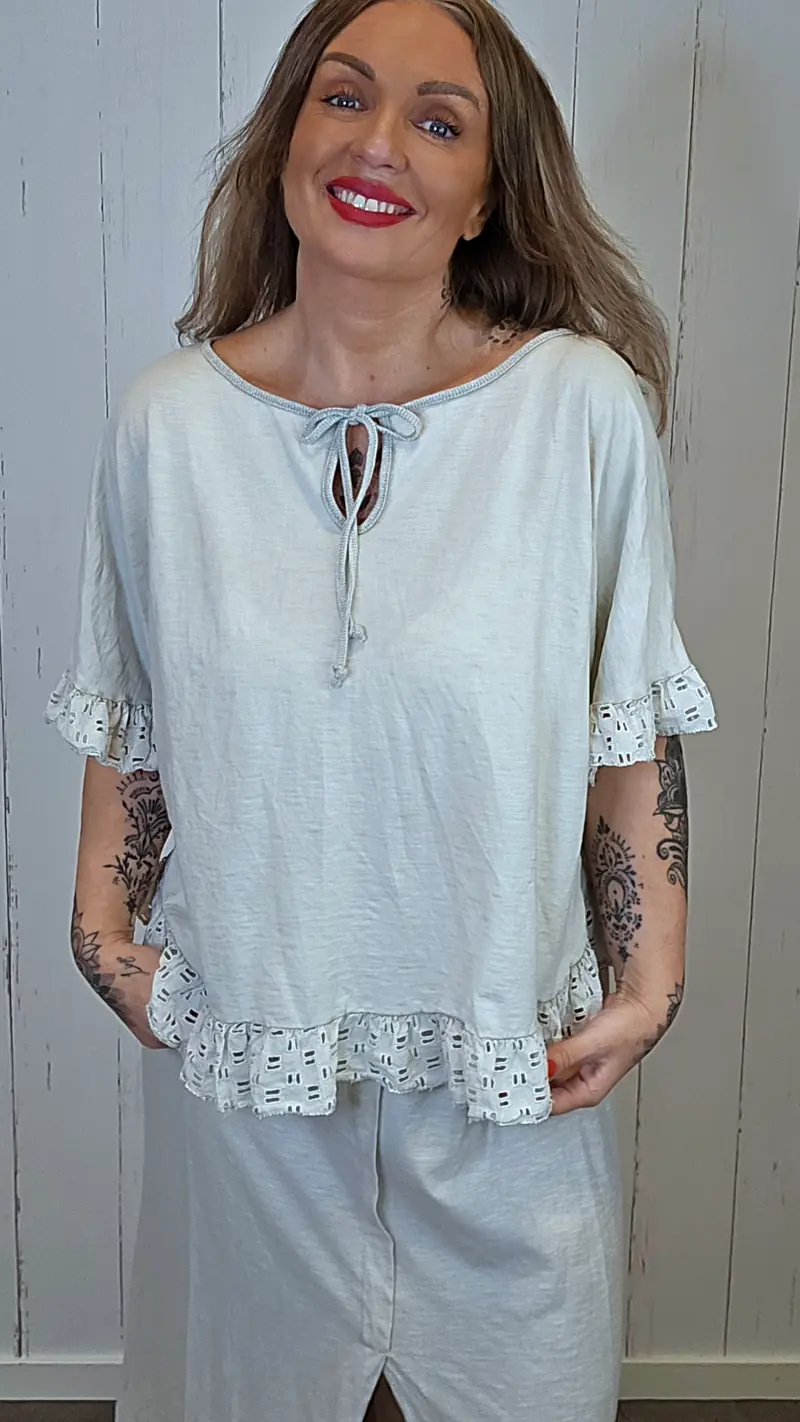 Beate topp med blonder beige