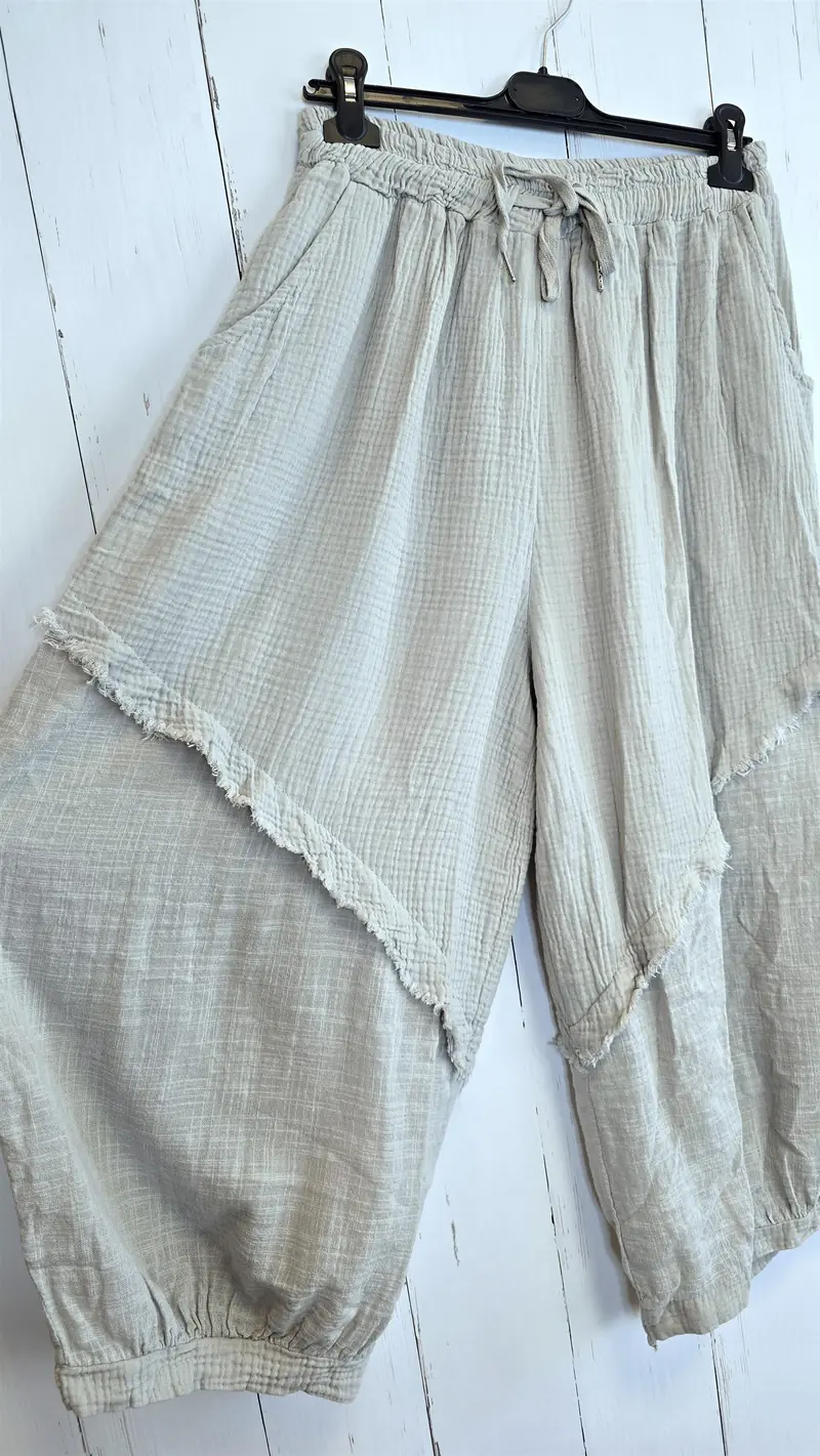 Bomullsbukse med lommedetaljer beige