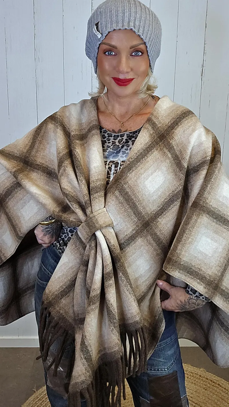 Celine rutete poncho med frynser