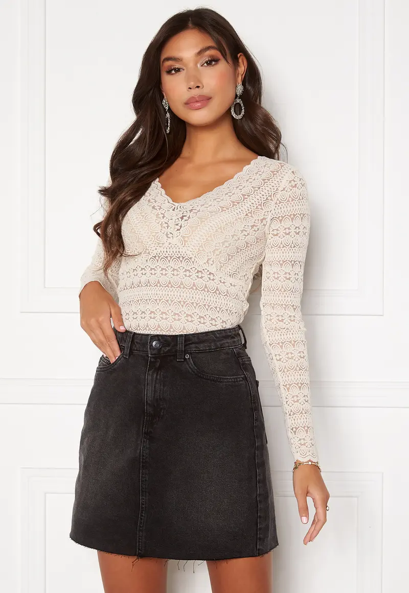 Chikka V-Neck L/S Lace Top