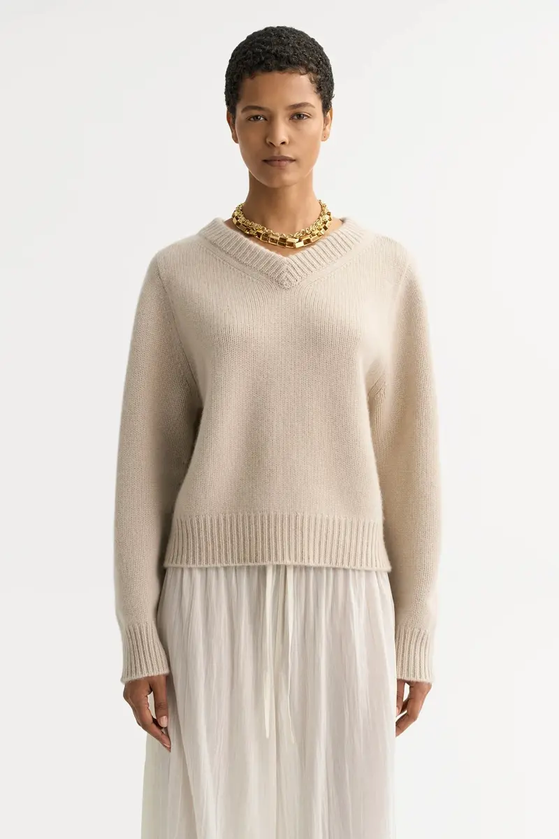Chunky V-neck Chalk