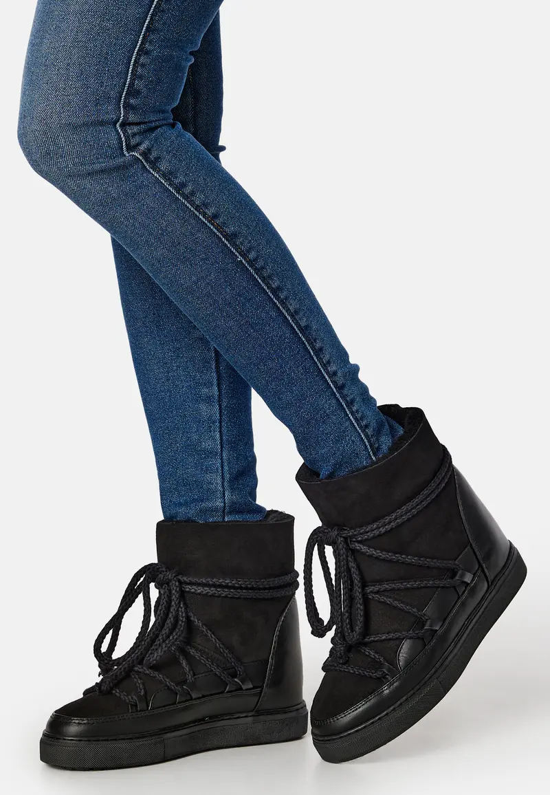 Classic Wedge