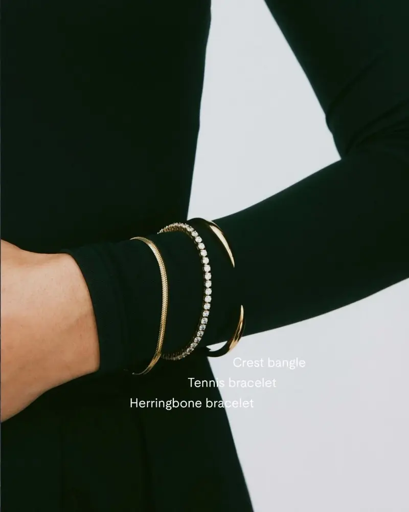 Crest Bangle Gold