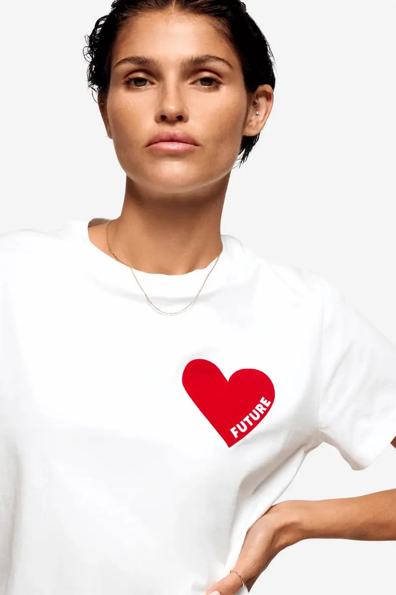 Crewneck Short Sleeve Heart T-shirt Blanc