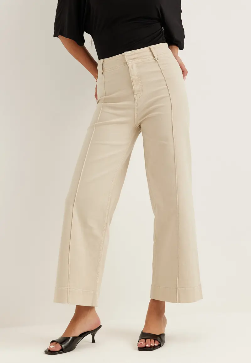 Cropped Front Seam Jeans