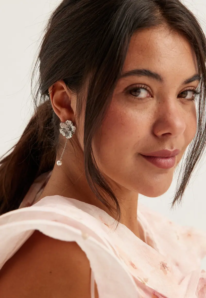 Daisy Pendant Earring