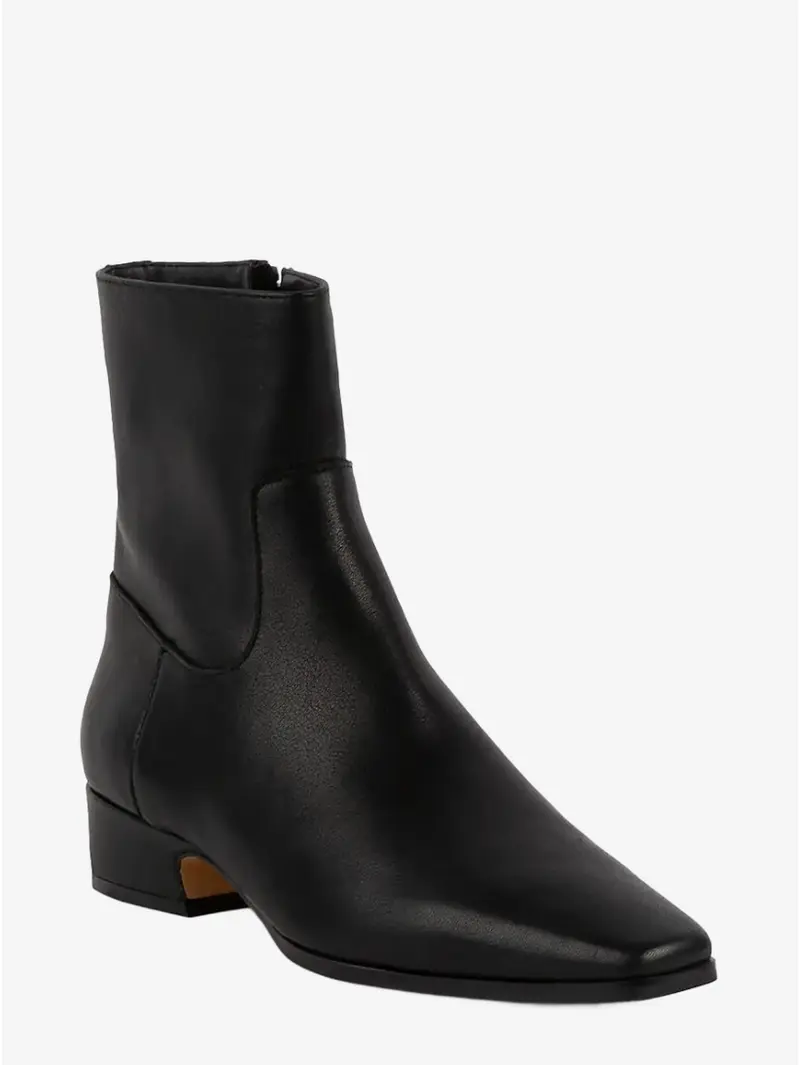 Dusty - Black Leather