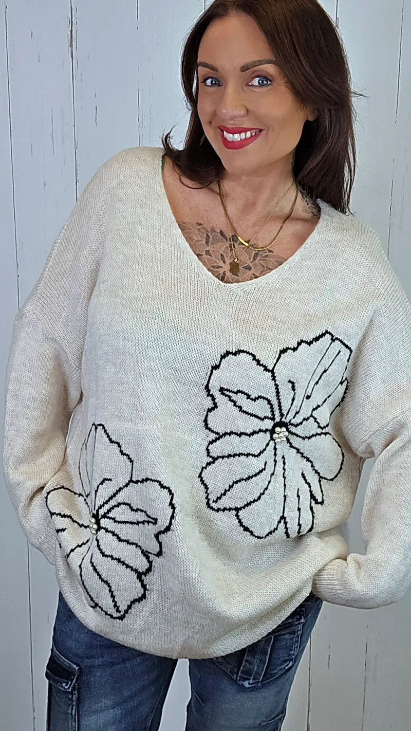 Elise beige blomsterstrikk med perledetaljer