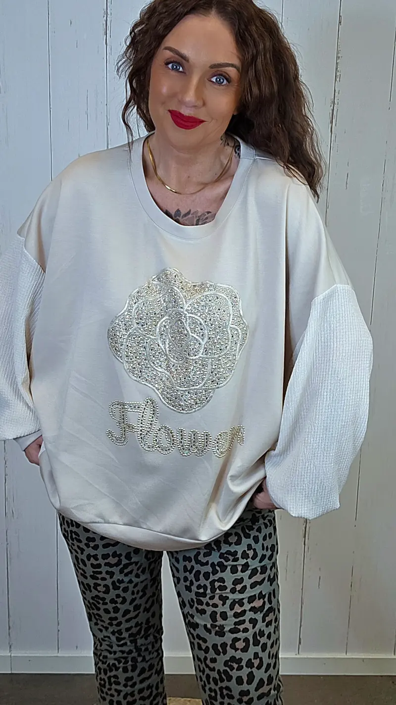 Elvira genser med blomsterdekor