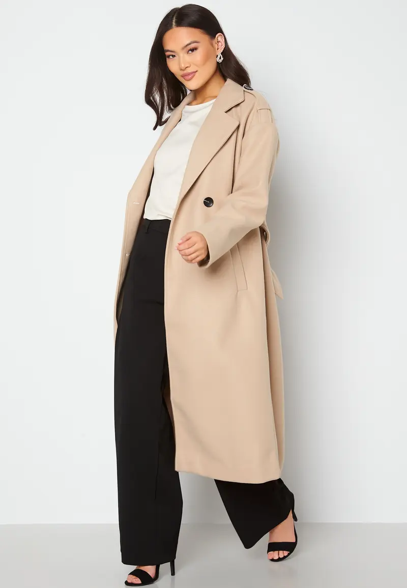 Emma Trenchcoat