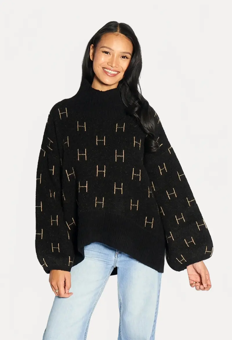Fam Sweater Short