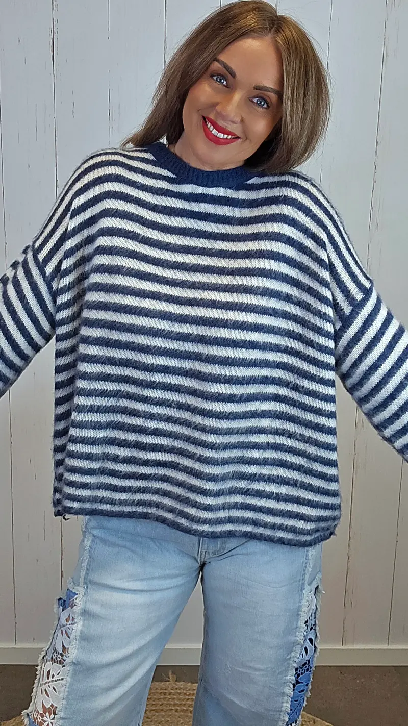 Filippa strikkegenser navy hvit