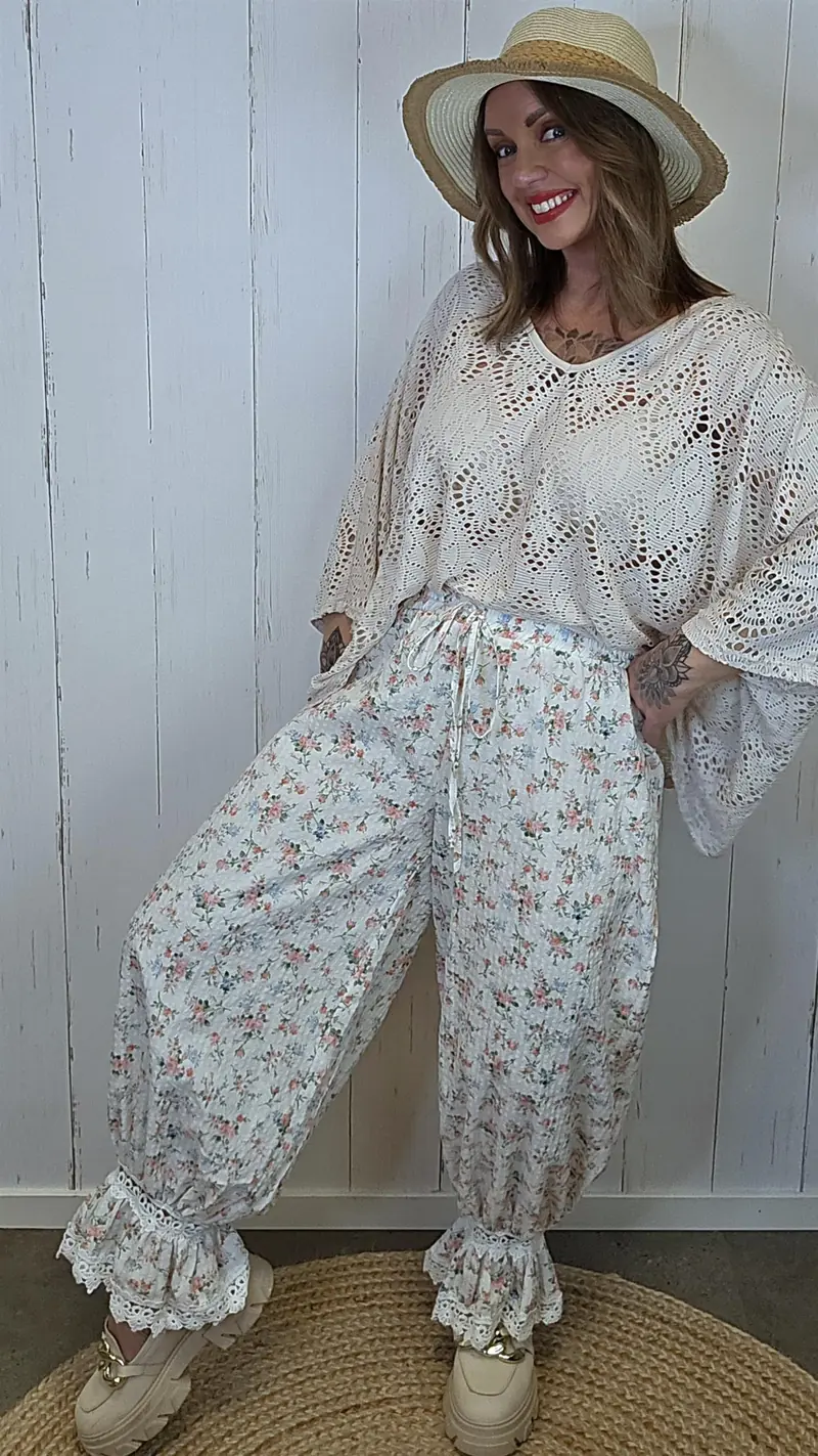 Frida blomsterbukse med blondekant