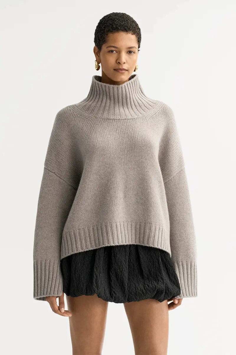 Girlfriend Turtleneck Greige