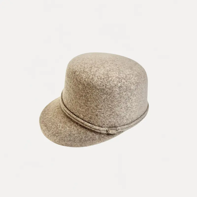 Iben Hatt Med Brem