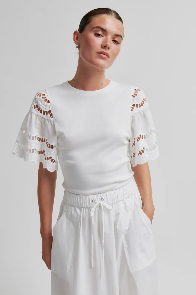 Lawra Tee