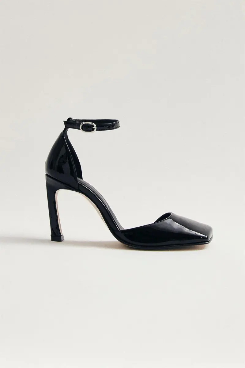 Liebe Onix Black Leather Pumps