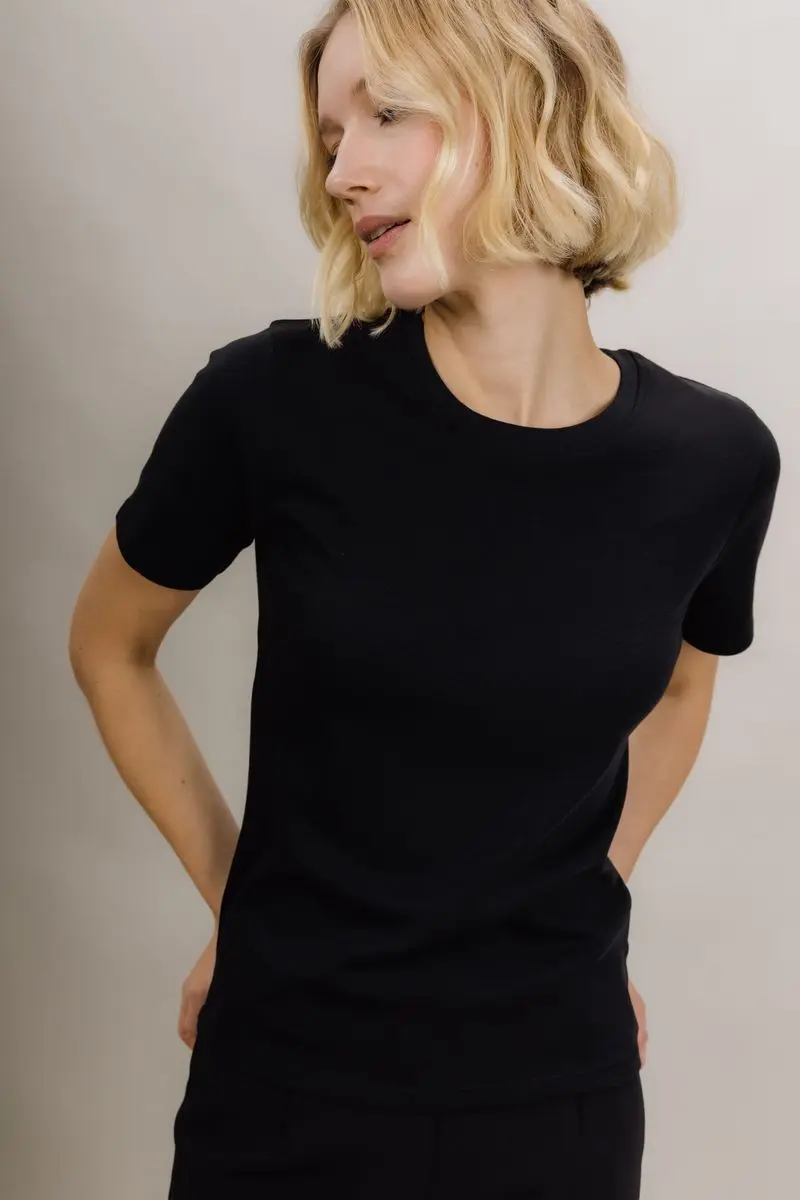 Linn Tee