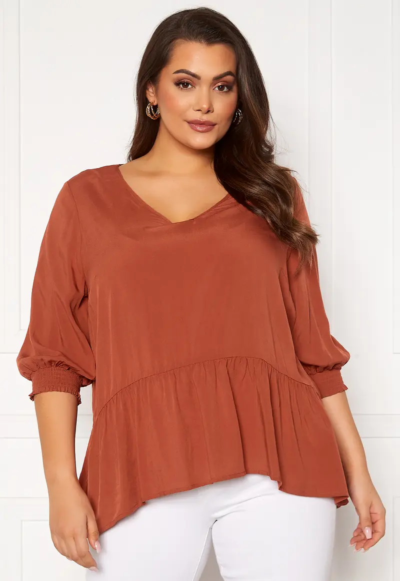 Lota 3/4 V-Neck Top