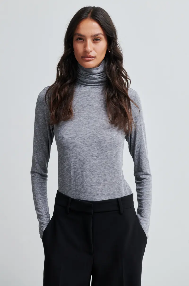 Matima T-Neck Tee