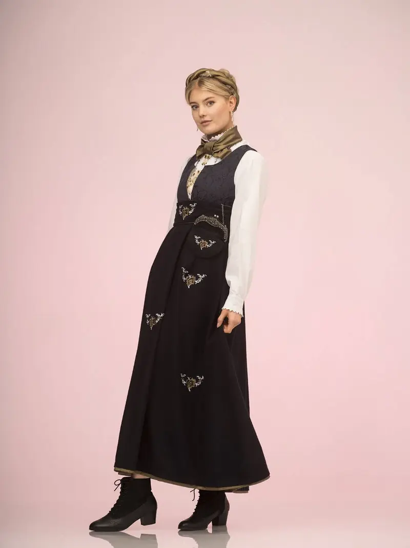 Maxemilia Gøril Festdrakt