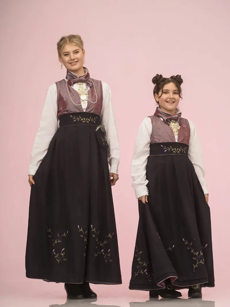 Maxemilia Ulla Festdrakt