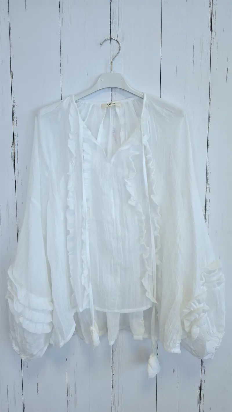 Mia bluse med volanger og knyting hvit