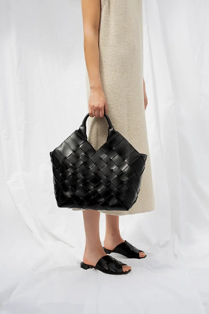 Misu L Black