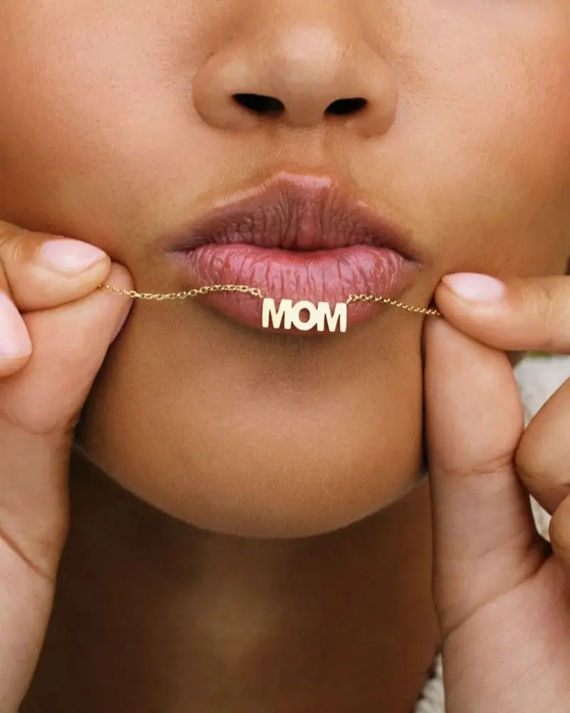 Mom Necklace Gold