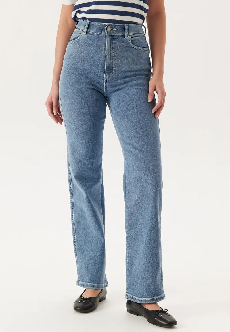 Moxy Straight