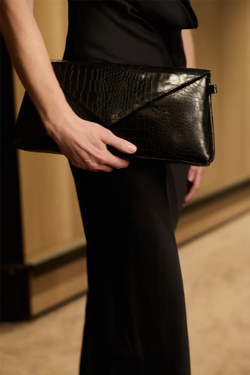 Onyx Clucth Black Croc