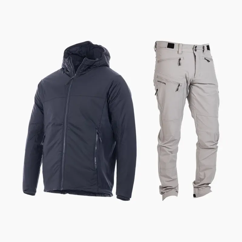 Pakketilbud – Alta jakke + Odda solid turbukse til herre i Marine/Sand – kun 1199 kr