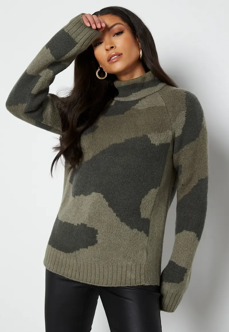 Paula camo sweater