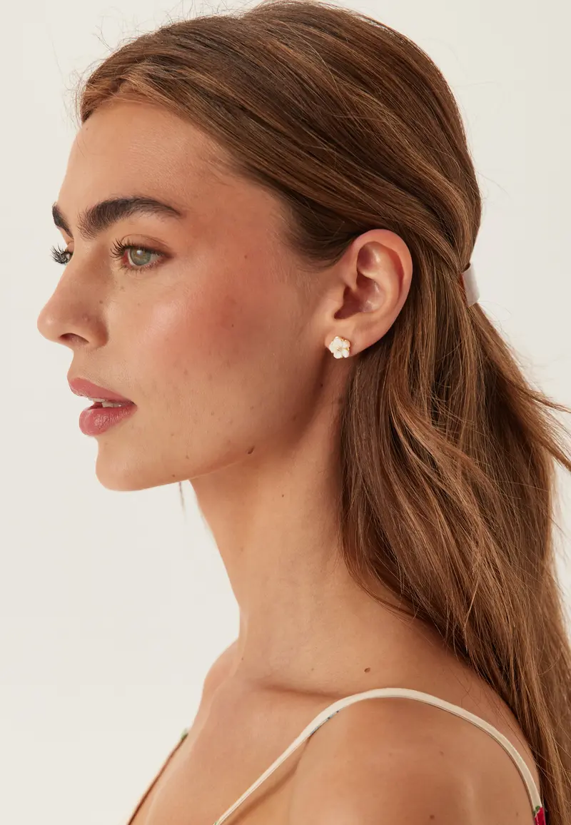 Petite Claire Earrings - Creme Puff