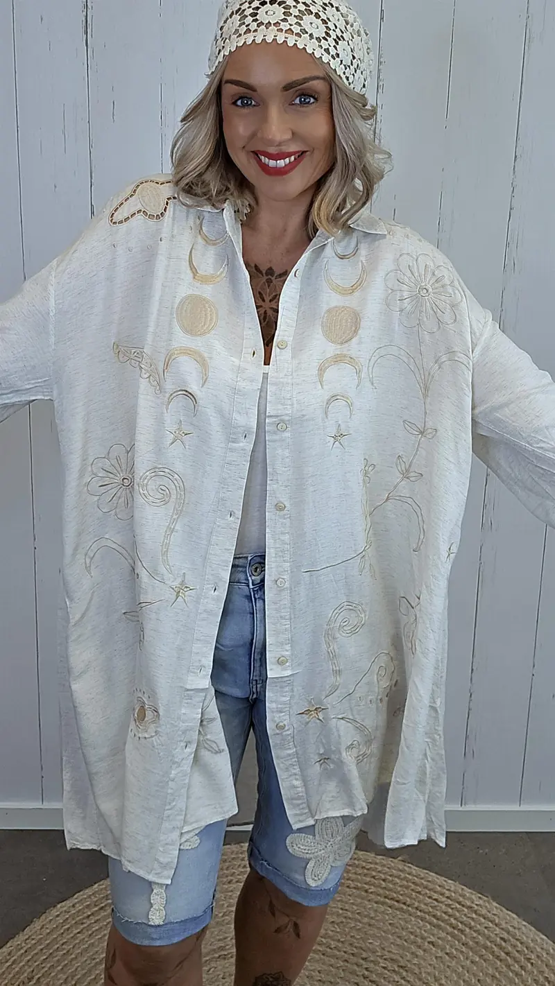 Queenie skjortekjole med broderte detaljer beige