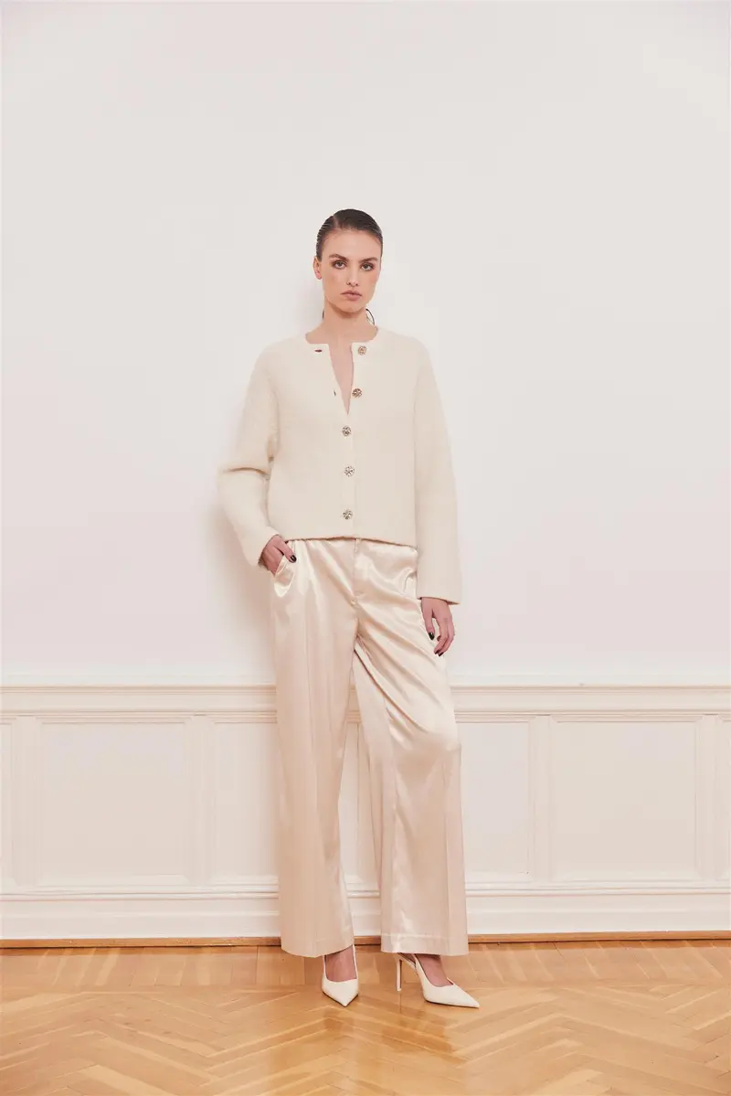 Reign Satin Tailored Extra Wide