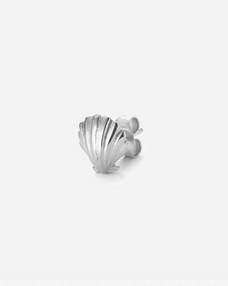 Salon Scallop Earstud Front - Silver