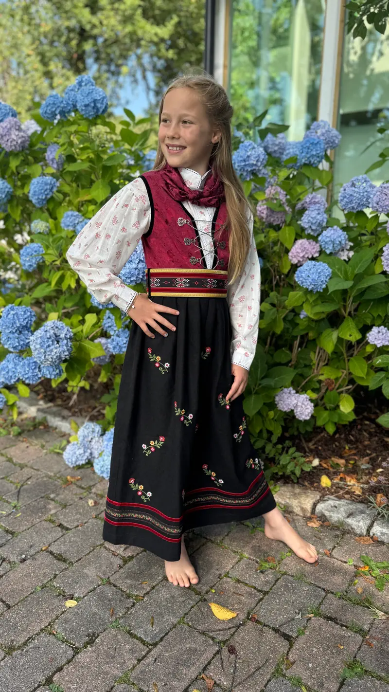 Salto Leah Festdrakt M/ull 2-16 år