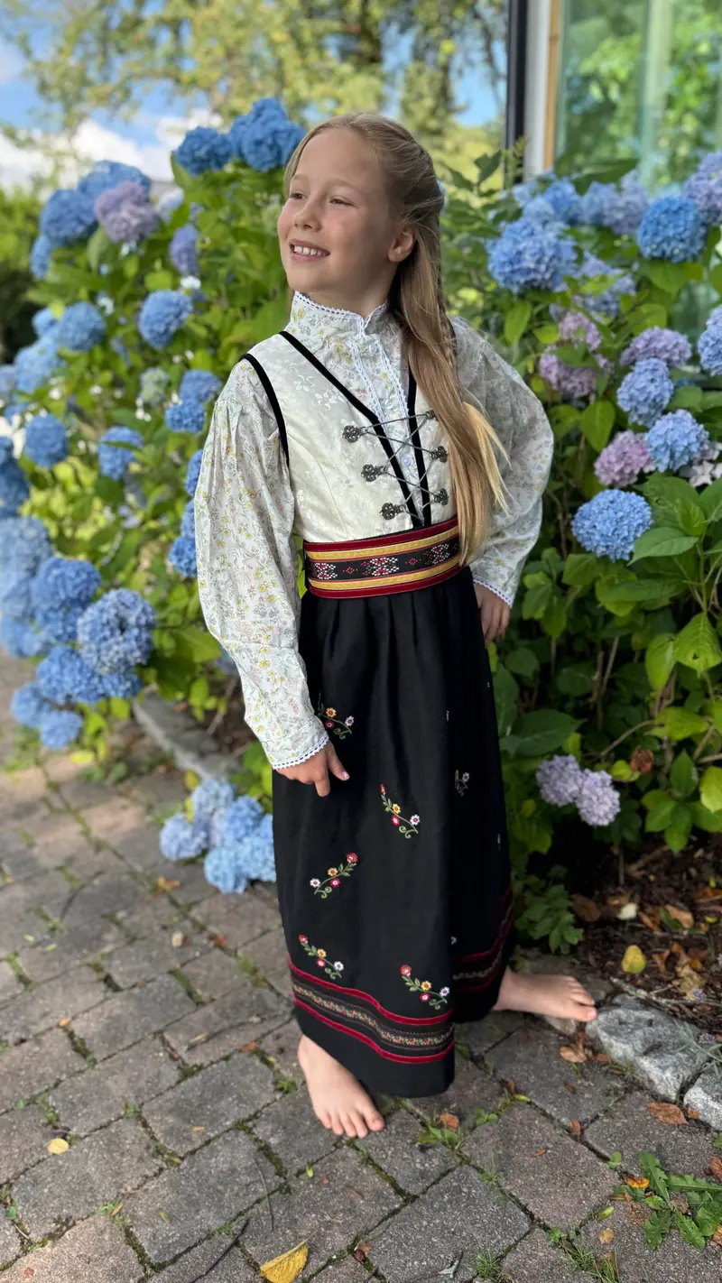 Salto Leah Festdrakt M/ull 2-16 år