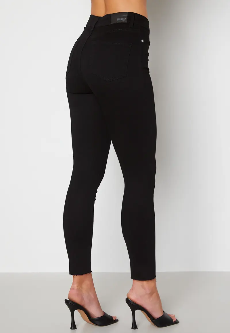Sandy Raw Edge Jeans
