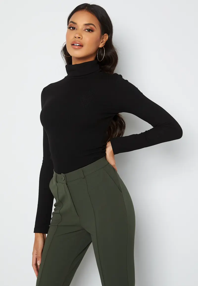 Sarika Turtleneck Top