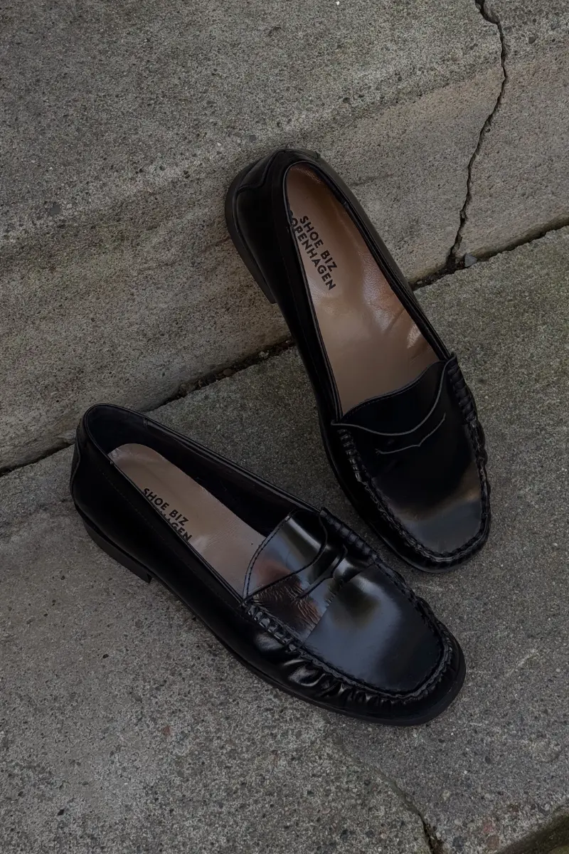 Selena Loafer