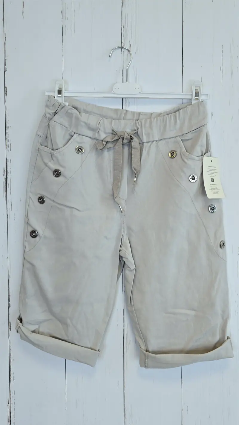 Shorts med knapper og knyting beige