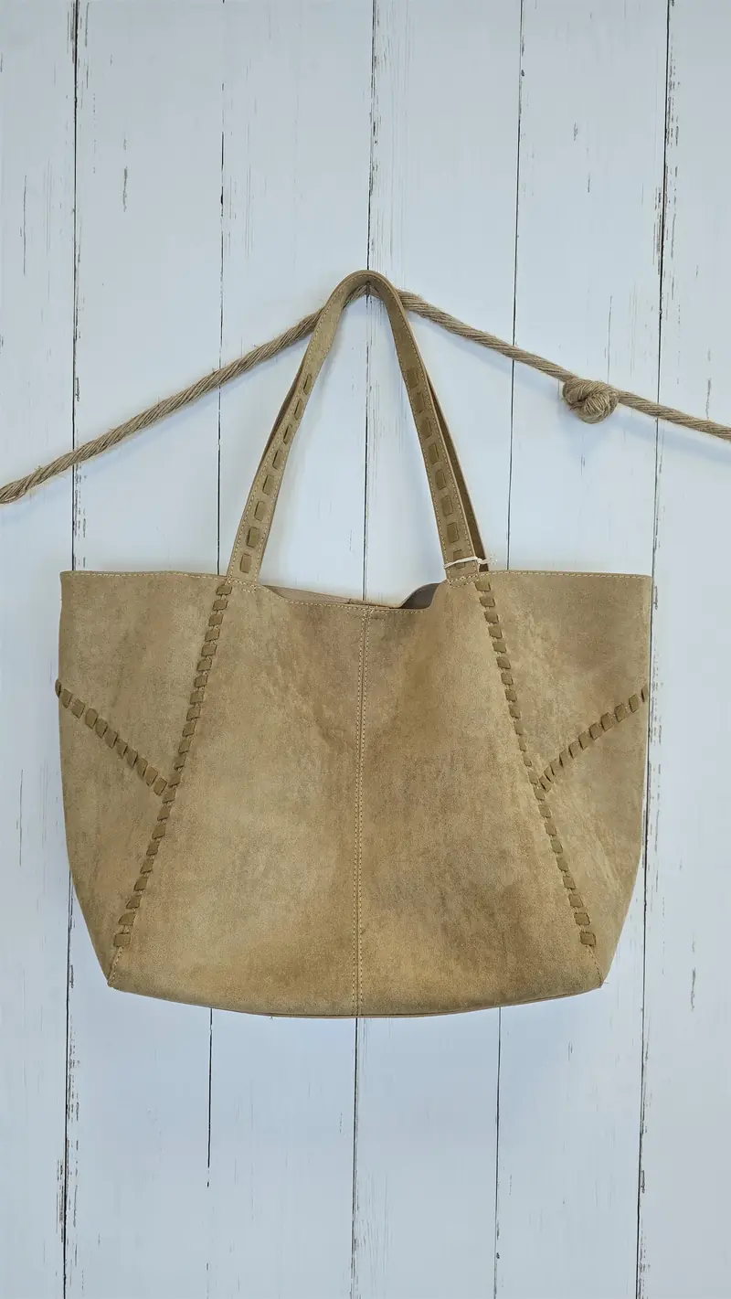 Siri shopper i semsket look
