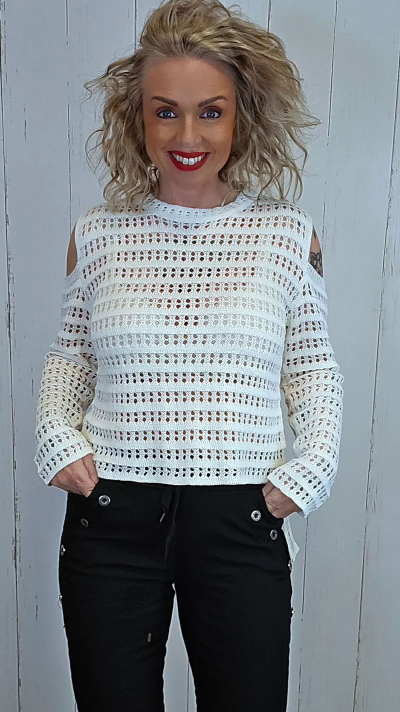Sofie strikket topp med åpen skulder