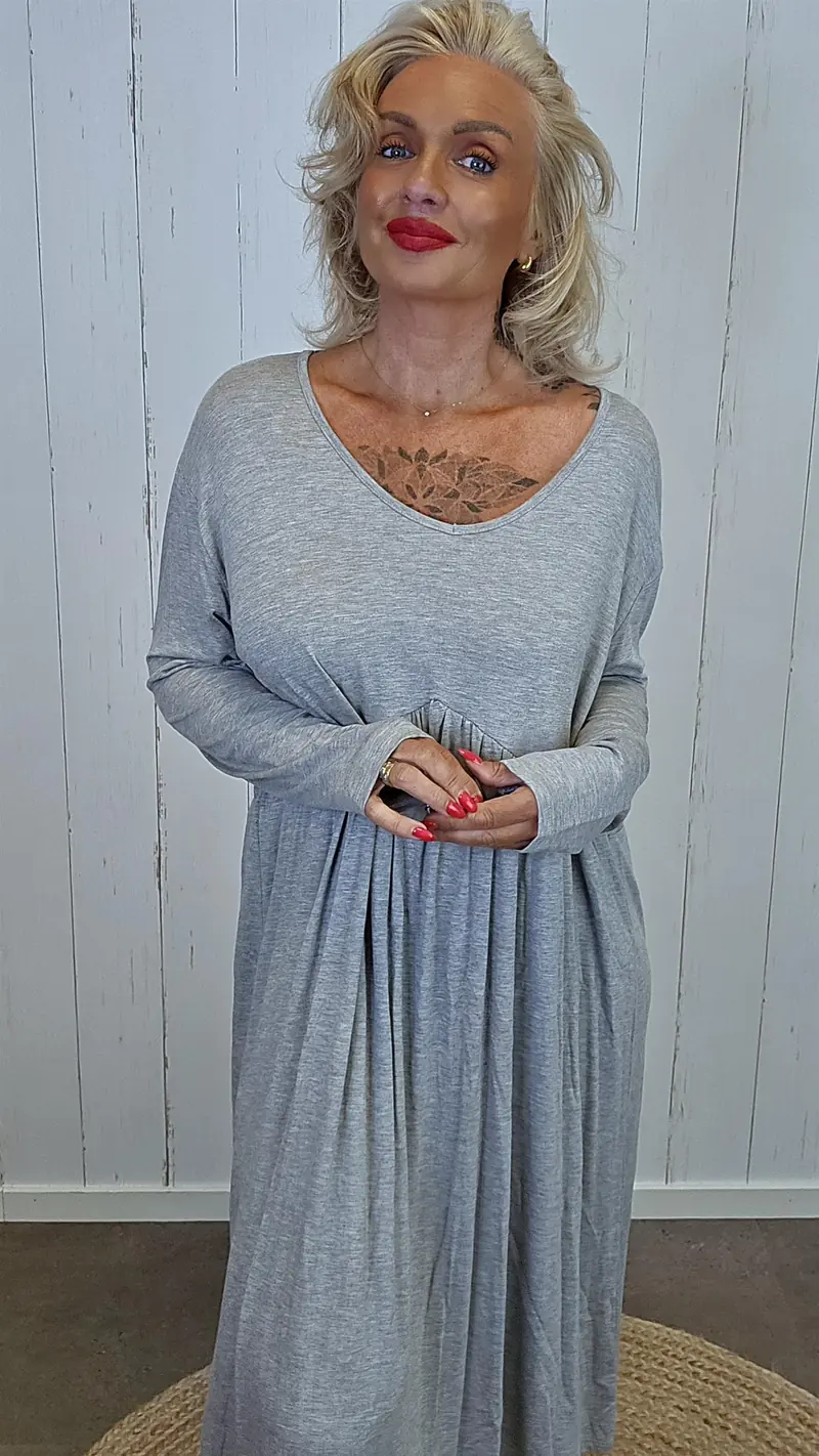 Thea viskosekjole grå