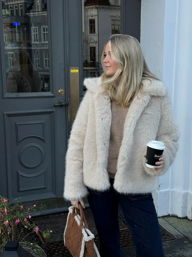Véloce Fake Fur Jacket Cream